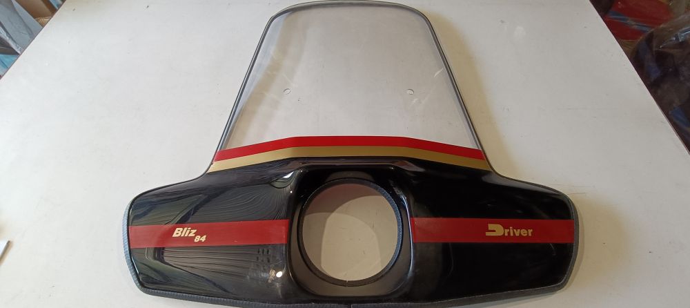 parabrezza nuovo nero-rosso marca driver bliz 84 piaggio vespa px – lunghezza 78 circa -