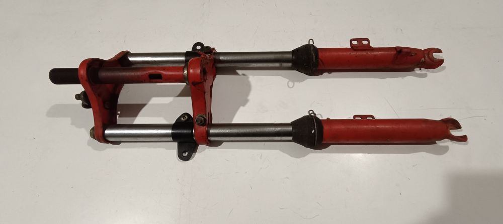 forcella nuova motociclo epoca – lunghezza circa 64 – canotto 26 – stelo 28
