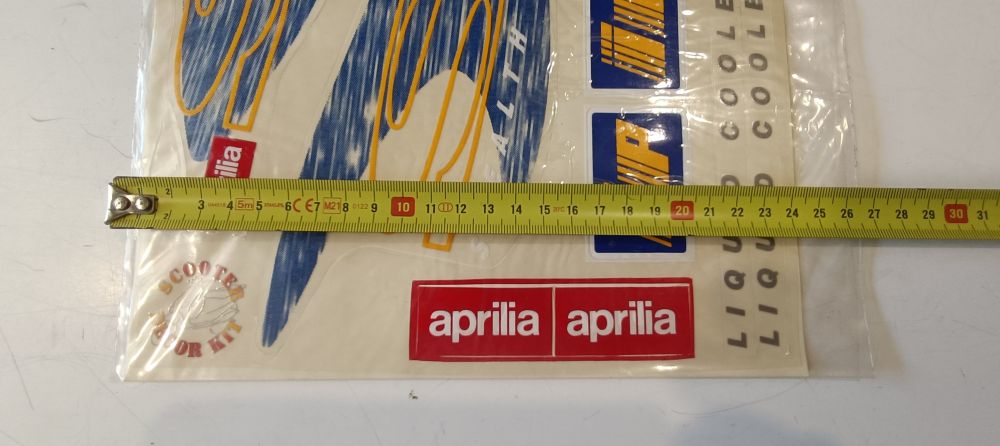 serie adesivi non originali aprilia sr stealth