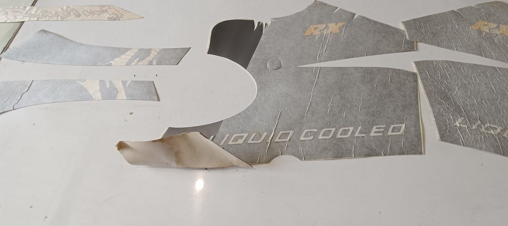 kit adesivi vari colori per motorhispania rx 50 – il prezzo si riferisce a tutti gli articoli -