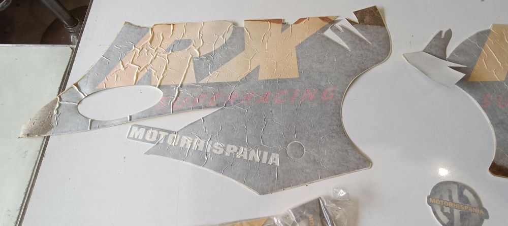 kit adesivi vari colori per motorhispania rx 50 – il prezzo si riferisce a tutti gli articoli -