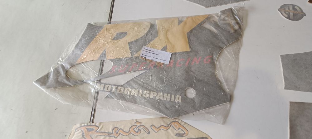kit adesivi vari colori per motorhispania rx 50 – il prezzo si riferisce a tutti gli articoli -