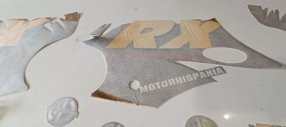 kit adesivi vari colori per motorhispania rx 50 – il prezzo si riferisce a tutti gli articoli -