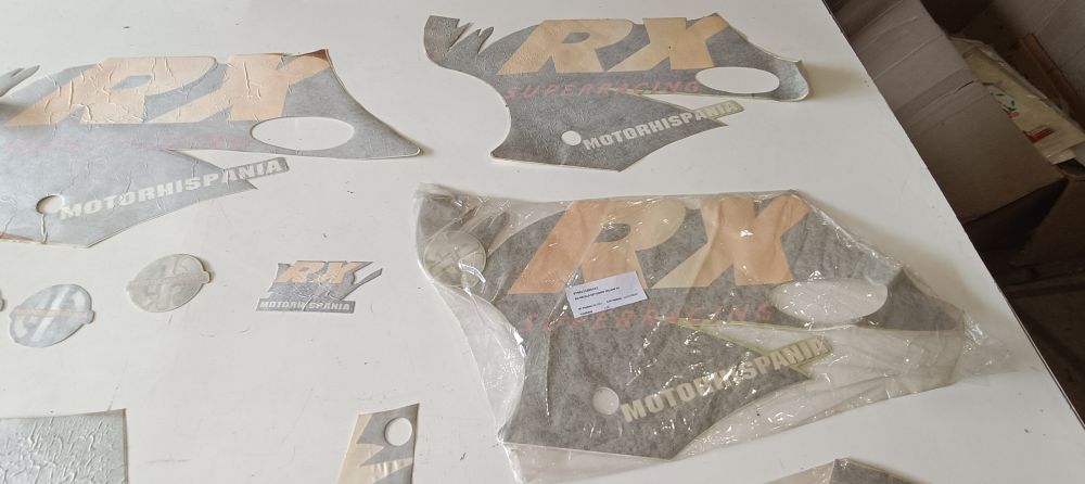 kit adesivi vari colori per motorhispania rx 50 – il prezzo si riferisce a tutti gli articoli -