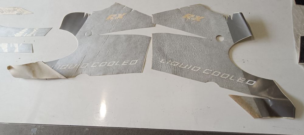 kit adesivi vari colori per motorhispania rx 50 – il prezzo si riferisce a tutti gli articoli -