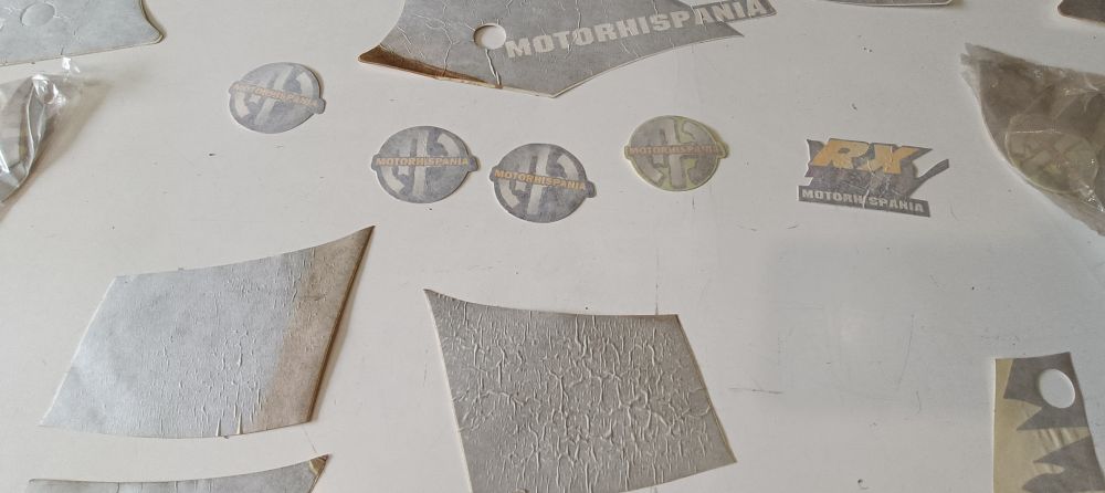 kit adesivi vari colori per motorhispania rx 50 – il prezzo si riferisce a tutti gli articoli -