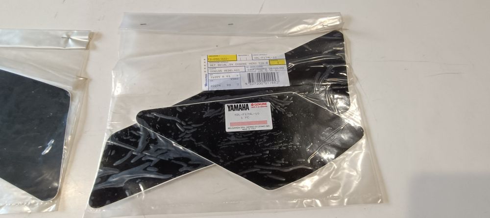 serie adesivi carena ant. dx e codone yamaha tzr 125 nero