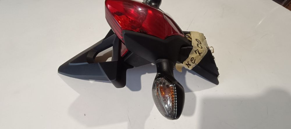 parafango posteriore completo di faro e frecce nuovo honda nc700