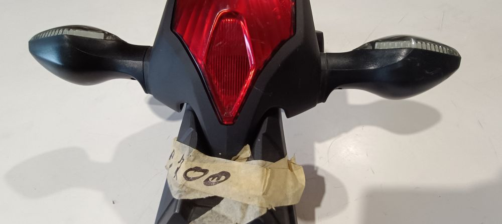 parafango posteriore completo di faro e frecce nuovo honda nc700
