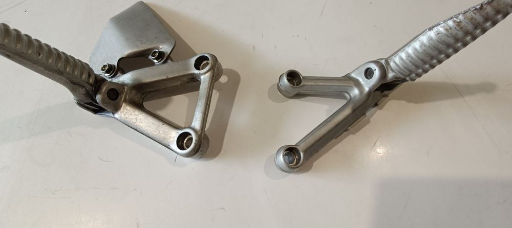 coppia supporti pedane con pedane usate ducati 996 – 916 – 748