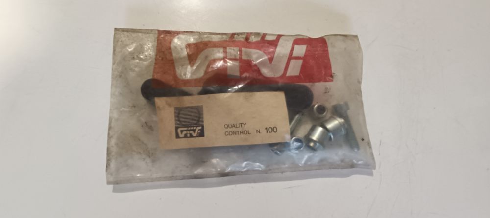 viti fissaggio con battenti vecchi bauletti givi