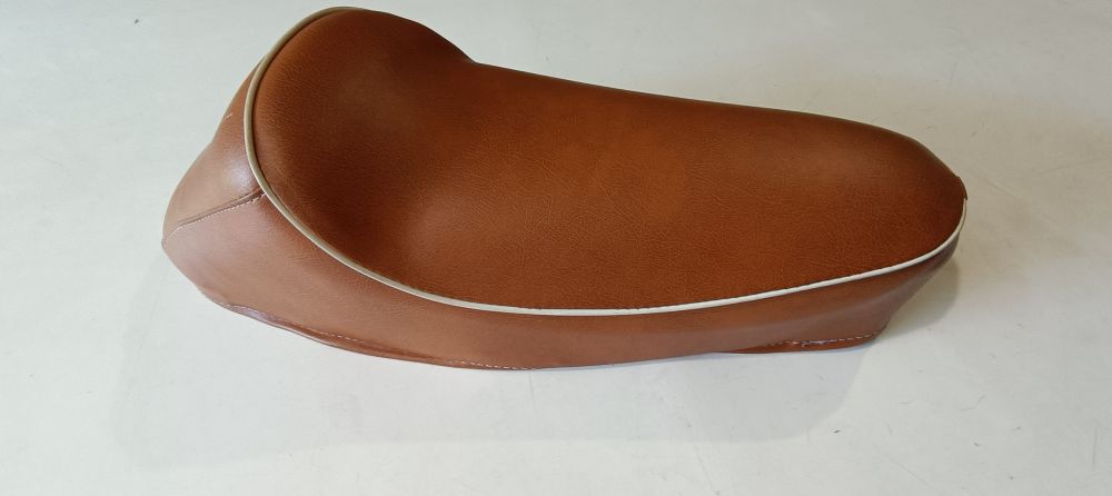 sella nuova marrone a gobba etichetta piaggio vespa 50 special