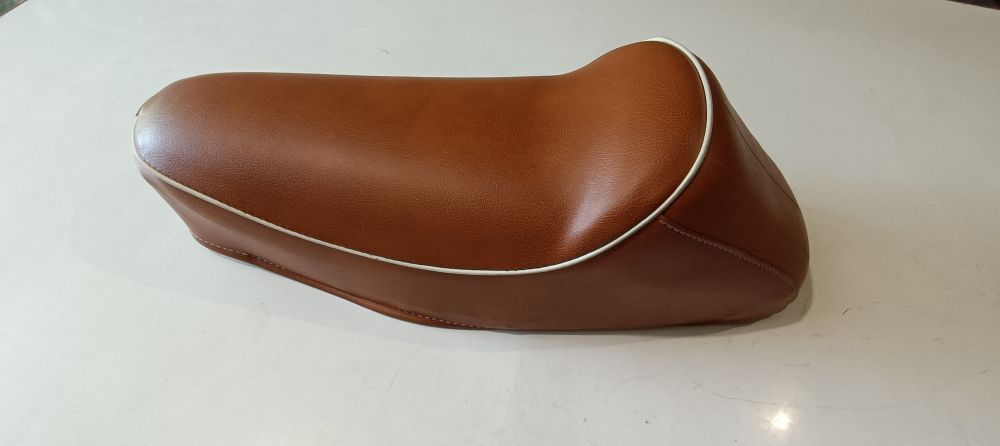 sella nuova marrone a gobba etichetta piaggio vespa 50 special