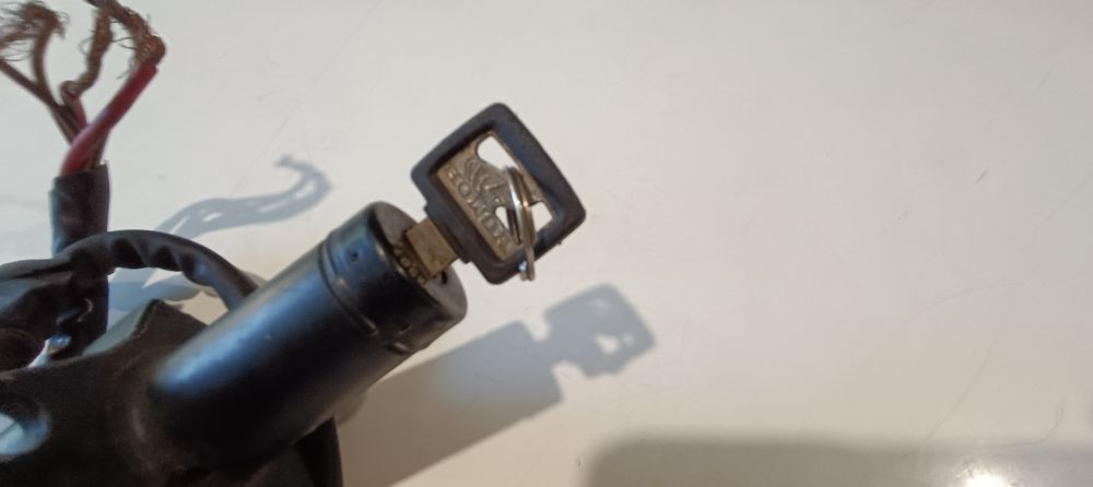 interruttore chiave e bloccasterzo usato orginale honda – il bloccasterzo non funziona -