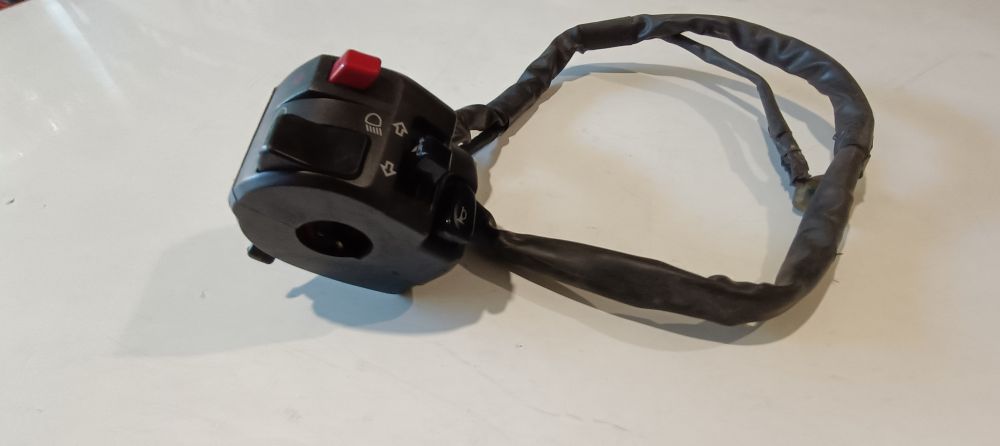 commutatore usato clacson – frecce – fari – 4 frecce – plastica grattata -