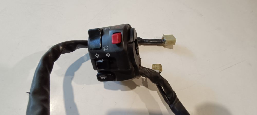 commutatore usato clacson – frecce – fari – 4 frecce – plastica grattata -