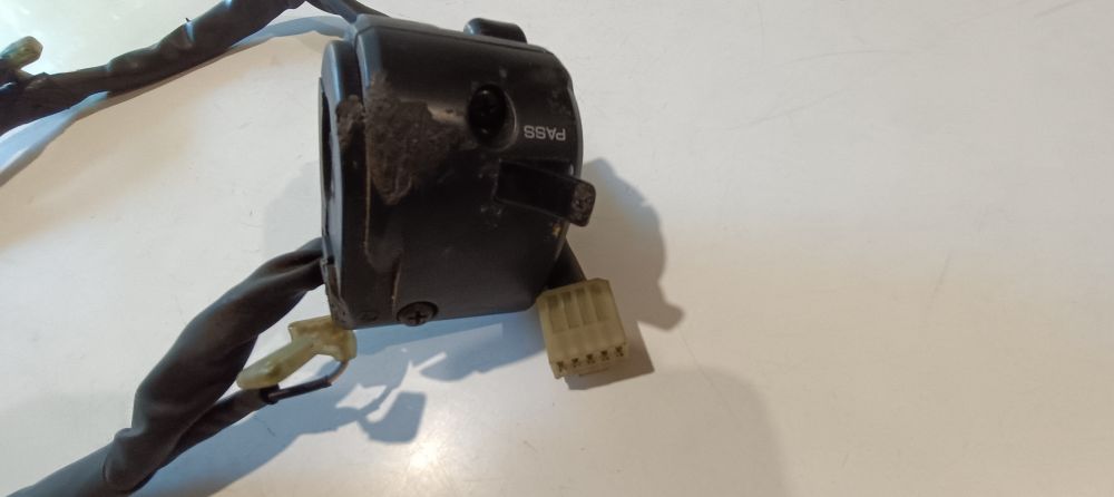 commutatore usato clacson – frecce – fari – 4 frecce – plastica grattata -