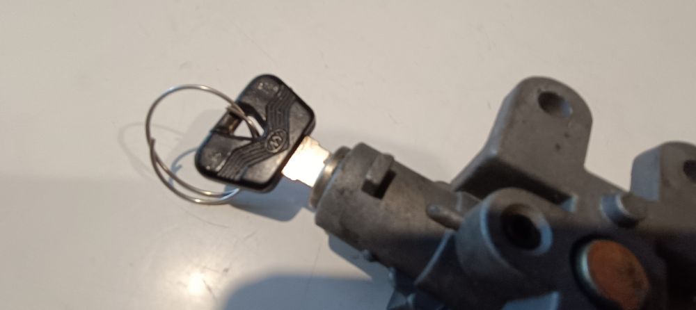 interruttore chiave e bloccasterzo usato per scooter