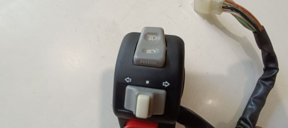 commutatore nuovo 8 faston scooter &ndash; clacson &ndash; frecce - abbaglianti