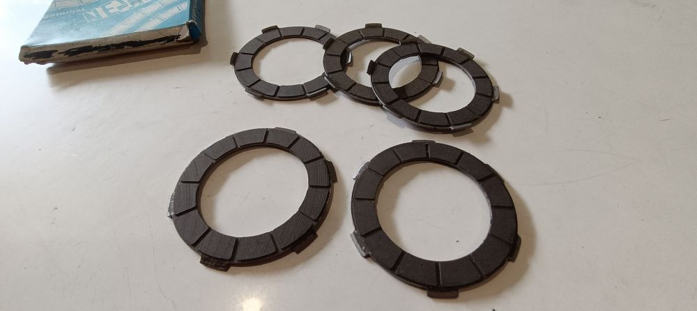 serie dischi frizione curvi newfren f1589 minarelli p4 diametro int. 5,95 est. 8,5