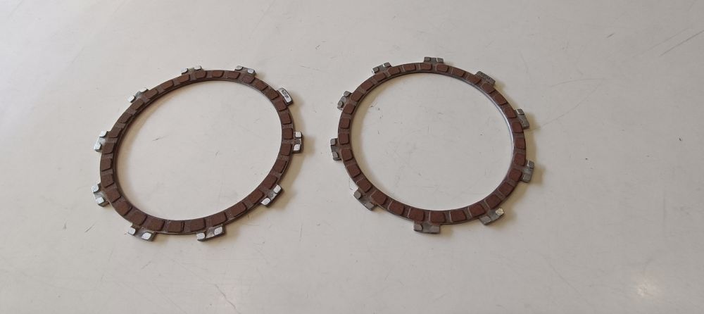 due dischi frizione adige – vedere misure -