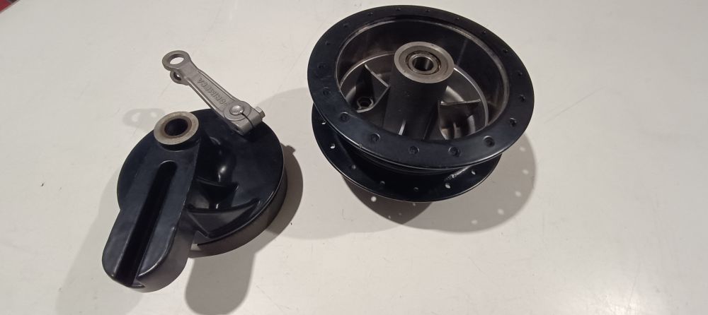 mozzo ruota a raggi completa di piatto e ganasce cagiva