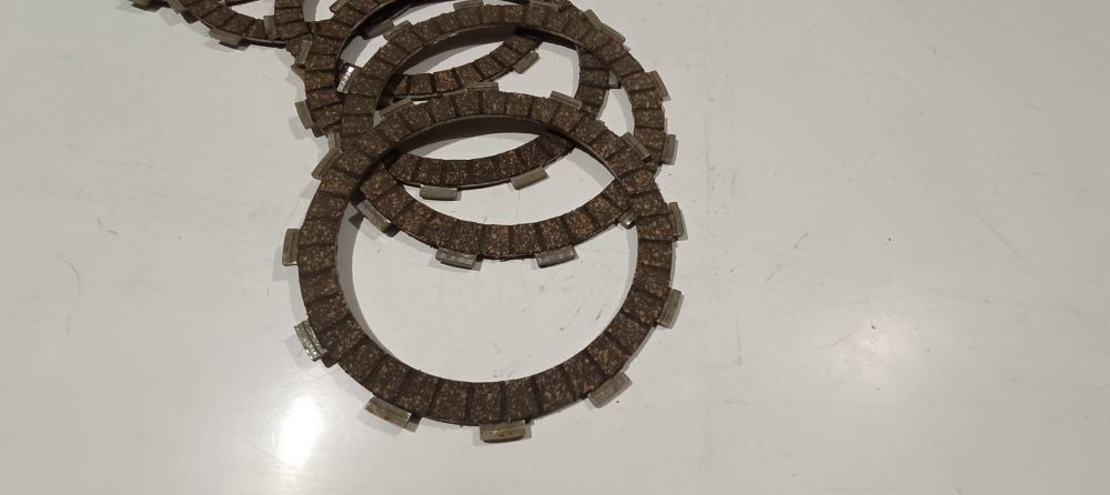 9 dischi frizione moto &ndash; non conosco le applicazioni &ndash; verificare misure -