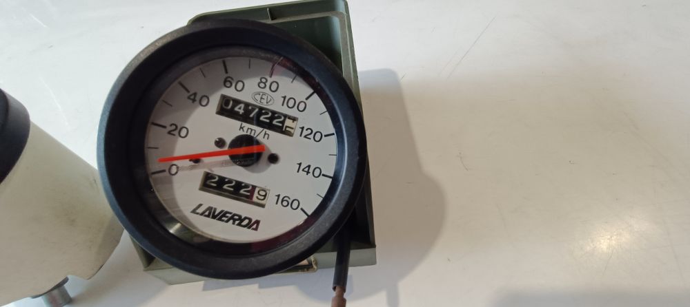 contakm e contagiri usati funzionanti laverda epoca sfondo bianco scala 160