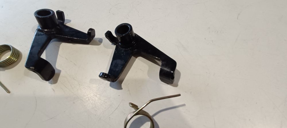 coppia supporti nuovi con molle cagiva aletta rossa &ndash; elefant 125