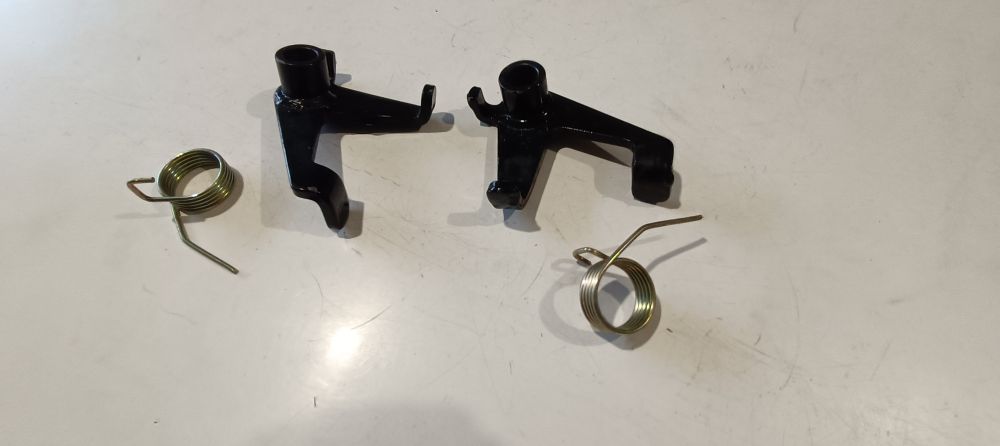 coppia supporti nuovi con molle cagiva aletta rossa &ndash; elefant 125