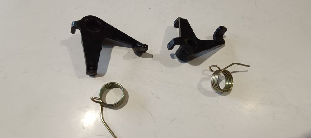 coppia supporti nuovi con molle cagiva aletta rossa &ndash; elefant 125