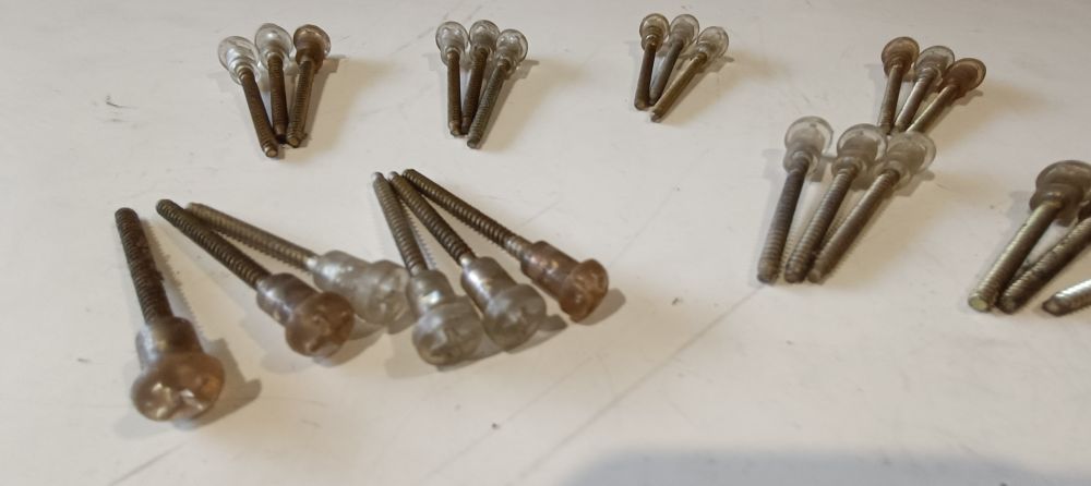 28 viti testa plastica per fanaleria &ndash; m4 &ndash; filettatura 40mm