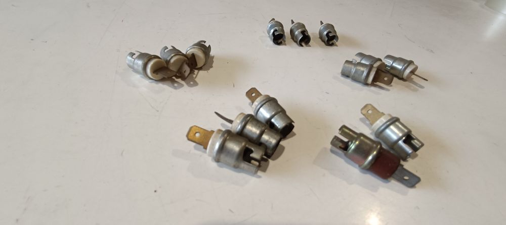 14 portalampada in ferro nuovi a baionetta 1 lamella