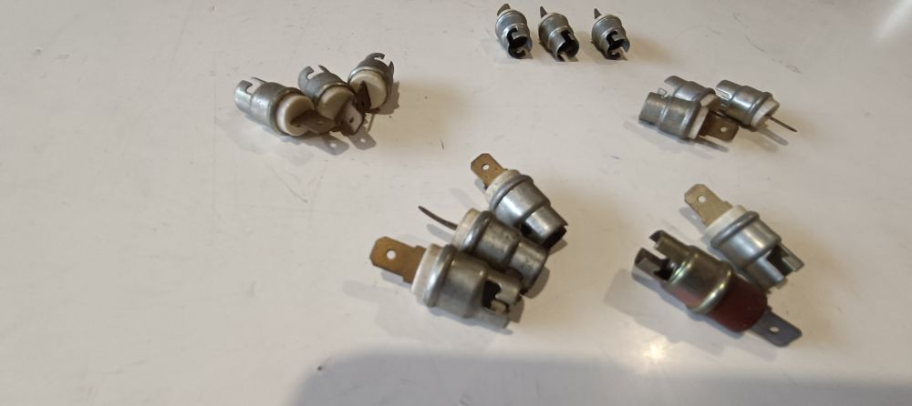 14 portalampada in ferro nuovi a baionetta 1 lamella