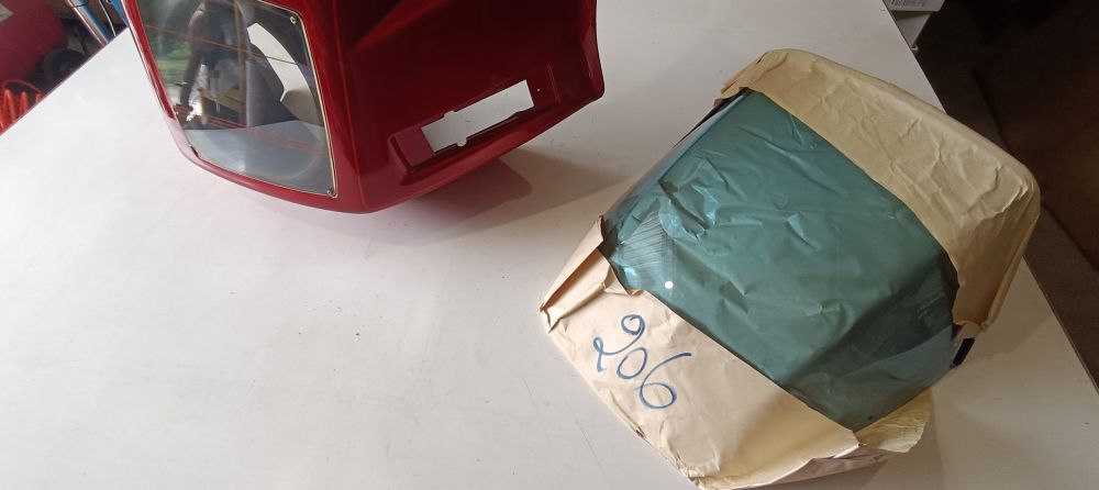 carena cupolino nuovo con plexiglass nuovo moto suzuki epoca