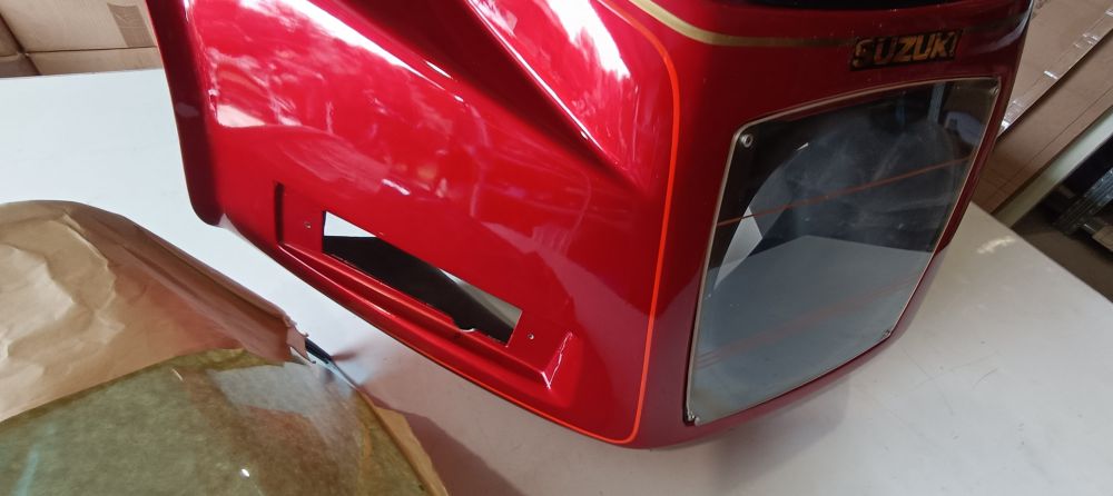 carena cupolino nuovo con plexiglass nuovo moto suzuki epoca