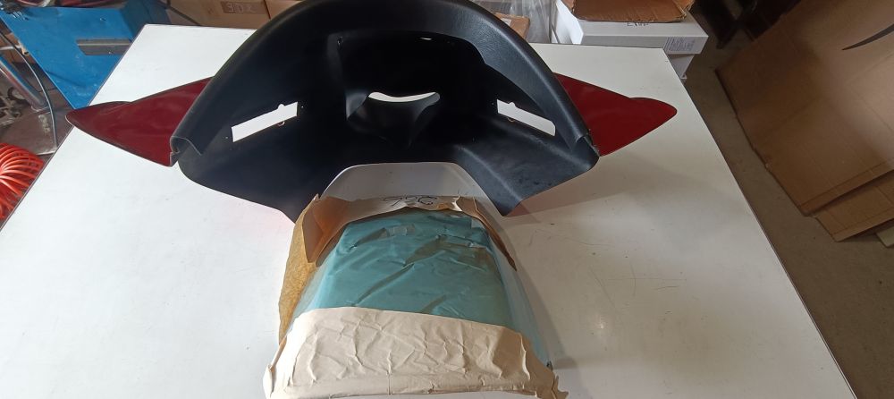 carena cupolino nuovo con plexiglass nuovo moto suzuki epoca