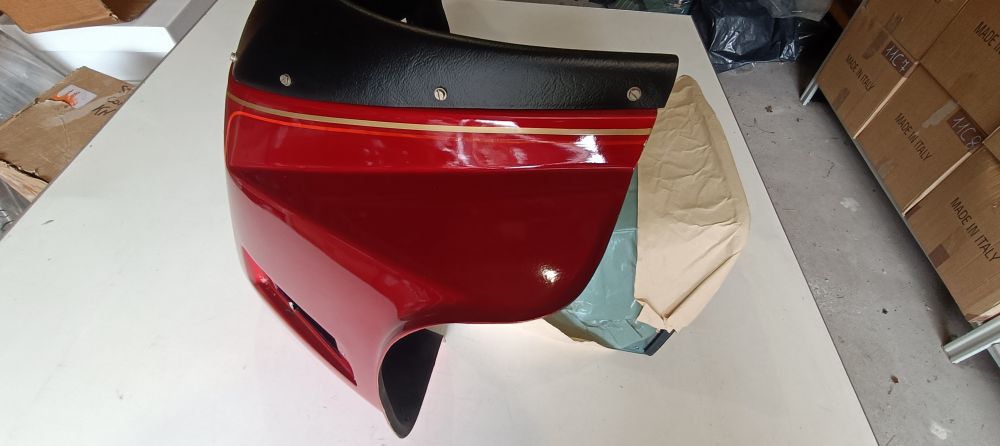 carena cupolino nuovo con plexiglass nuovo moto suzuki epoca