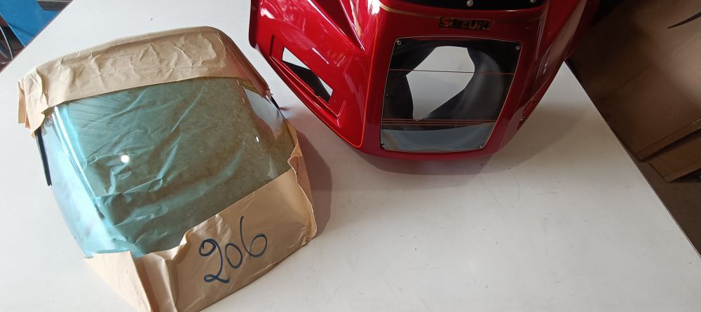 carena cupolino nuovo con plexiglass nuovo moto suzuki epoca