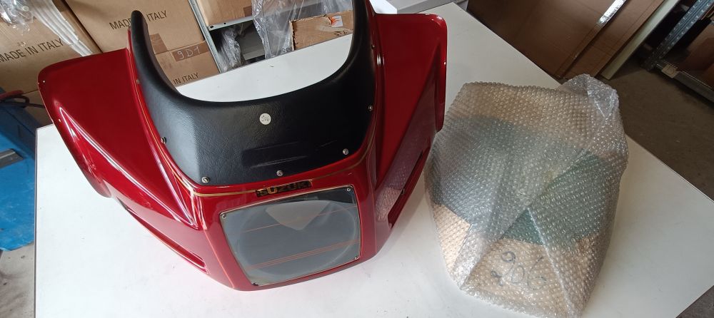 carena cupolino nuovo con plexiglass nuovo moto suzuki epoca