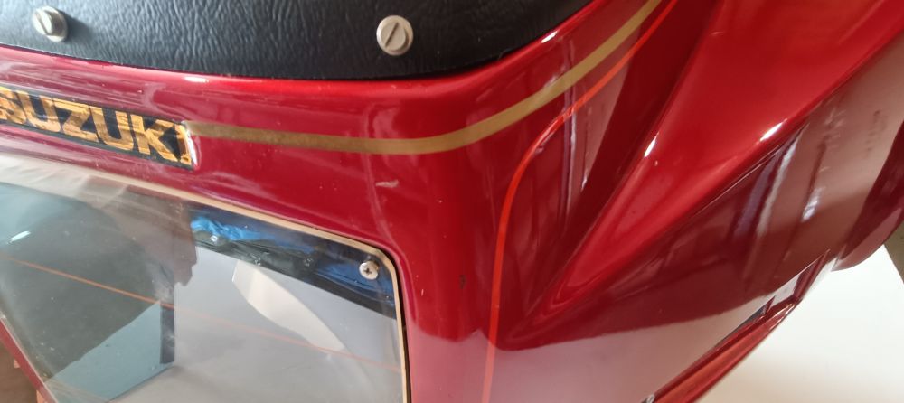 carena cupolino nuovo con plexiglass nuovo moto suzuki epoca