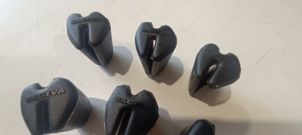 kit parastrappi nuovi cagiva elefant 750 / 900 &acute;93 &ndash; &acute;97 &ndash; canyon 500 / 900 &acute;96 &ndash; &acute;02 &ndash; navigator 1000 &acute;00 &ndash; &acute;05