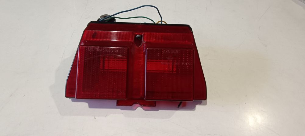 faro posteriore cagiva mito &acute;90 danneggiato nella parte posteriore