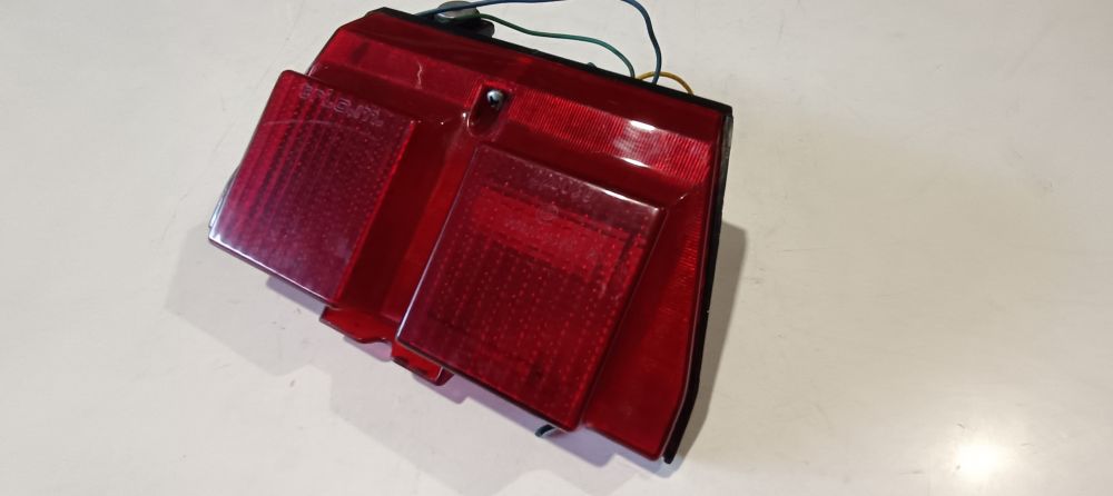 faro posteriore cagiva mito &acute;90 danneggiato nella parte posteriore