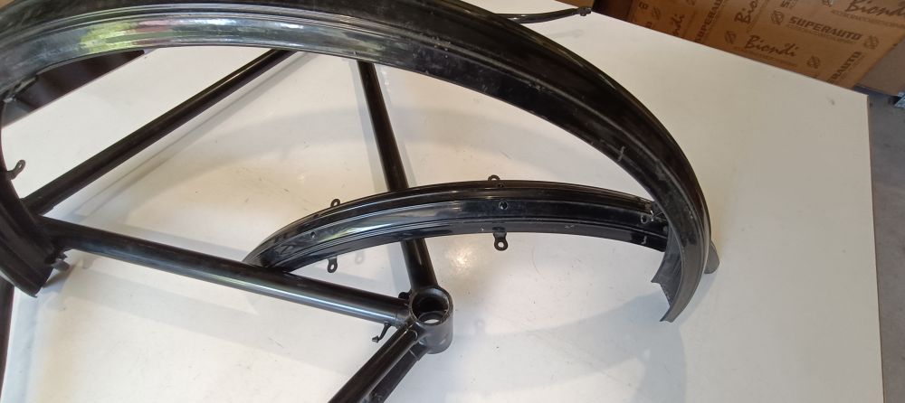 telaio nuovo con forcella e parafanghi bici passeggio epoca -dovrebbe essere una bianchi -