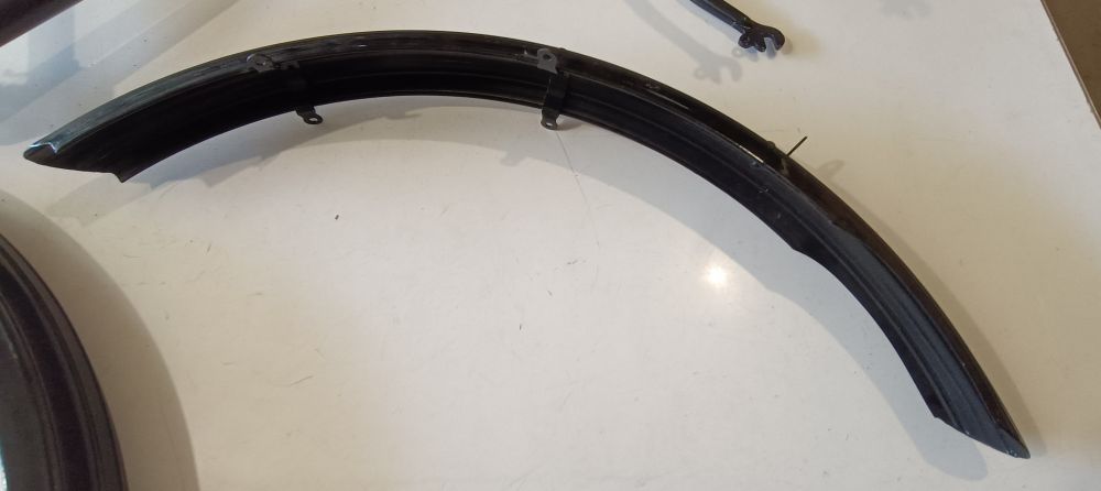 telaio nuovo con forcella e parafanghi bici passeggio epoca -dovrebbe essere una bianchi -