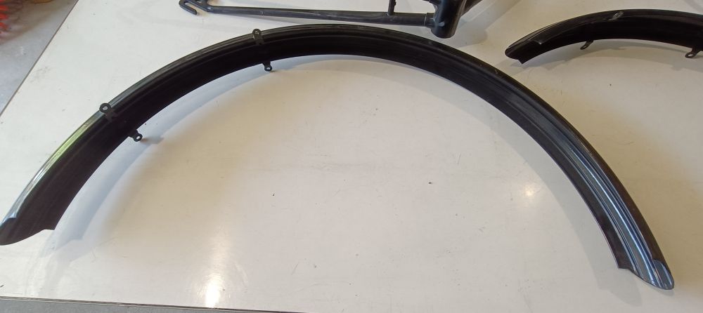 telaio nuovo con forcella e parafanghi bici passeggio epoca -dovrebbe essere una bianchi -