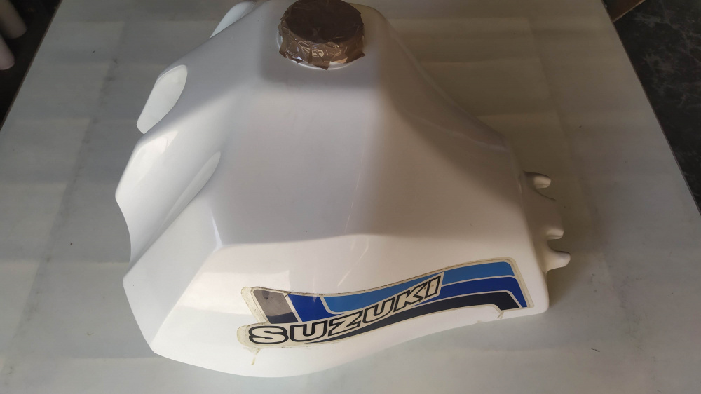 serbatoio plastica per suzuki