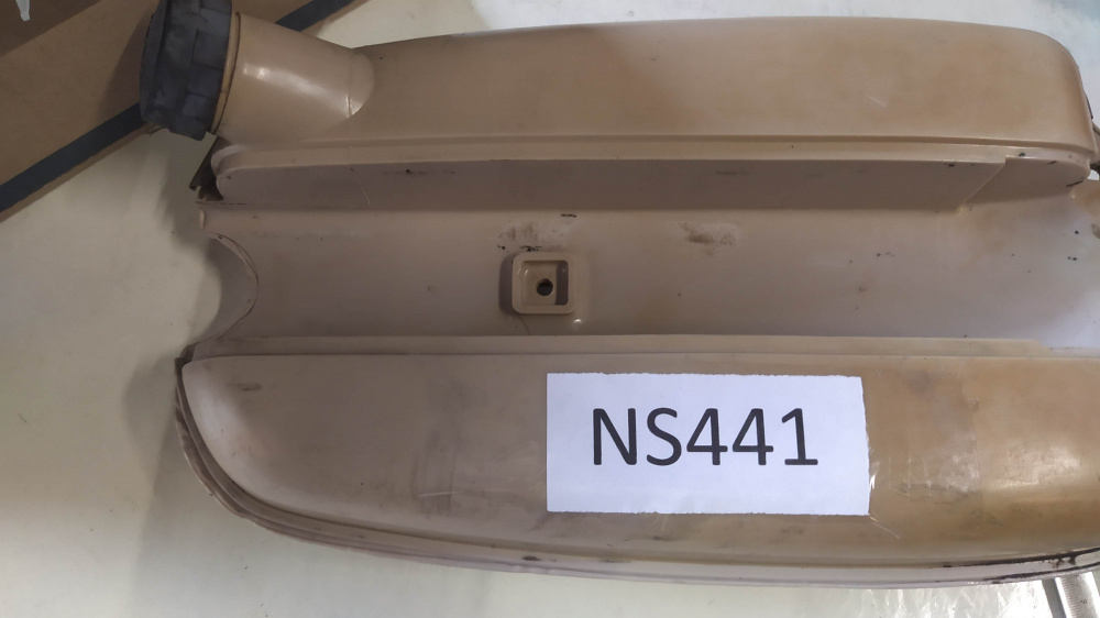 serbatoio usato piaggio bravo con rubinetto (leggera perdita dal foro centrale)