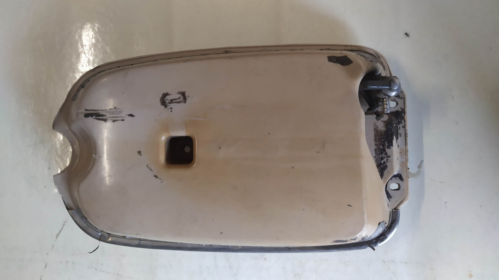 serbatoio usato piaggio bravo con rubinetto (leggera perdita dal foro centrale)